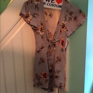 Open v romper with tie